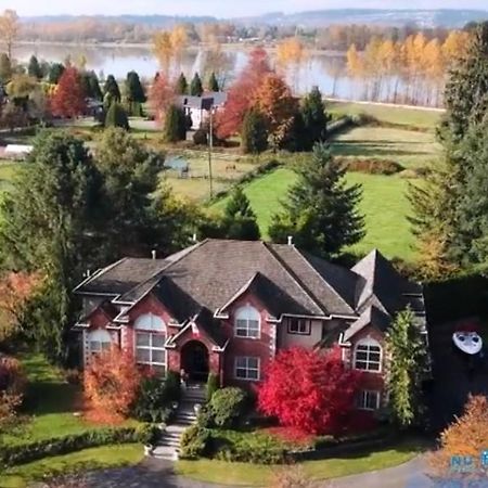 Cedar Manor Bed And Breakfast Питт-Медоус Экстерьер фото