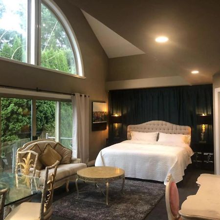 Cedar Manor Bed And Breakfast Питт-Медоус Экстерьер фото