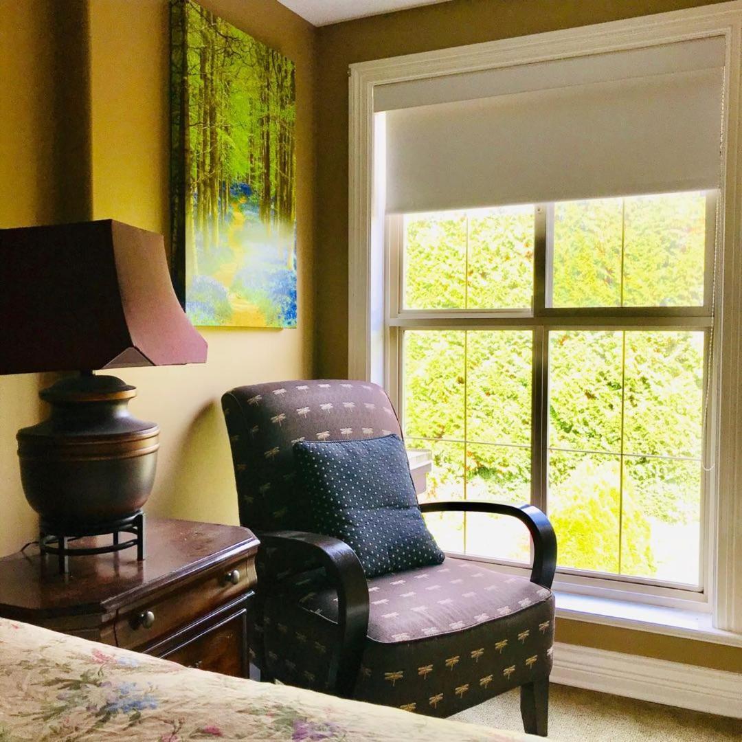 Cedar Manor Bed And Breakfast Питт-Медоус Экстерьер фото