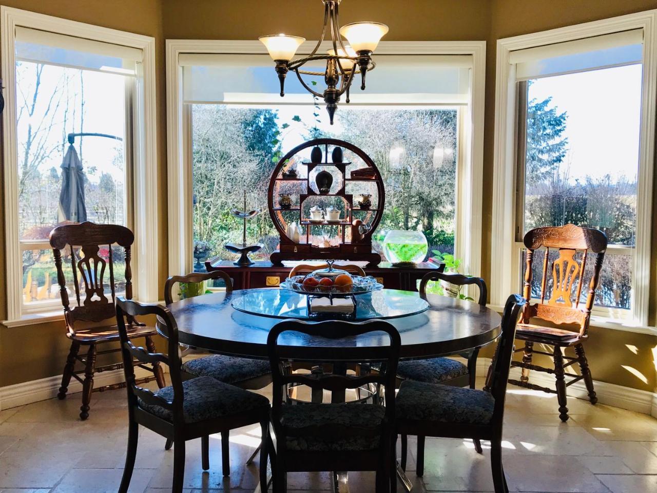 Cedar Manor Bed And Breakfast Питт-Медоус Экстерьер фото